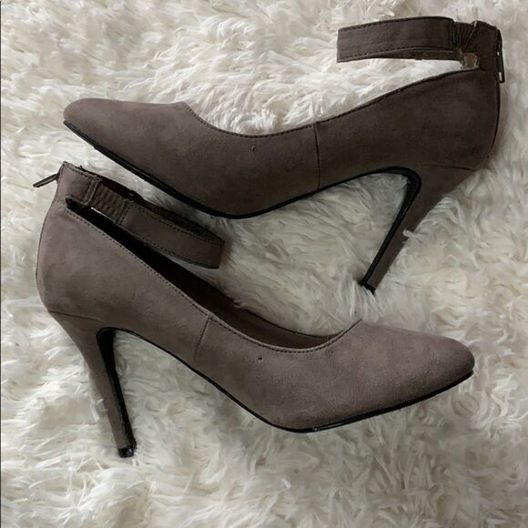 Forever 21 Faux Suede Grey Ankle Strap Heels - Picture 4 of 7